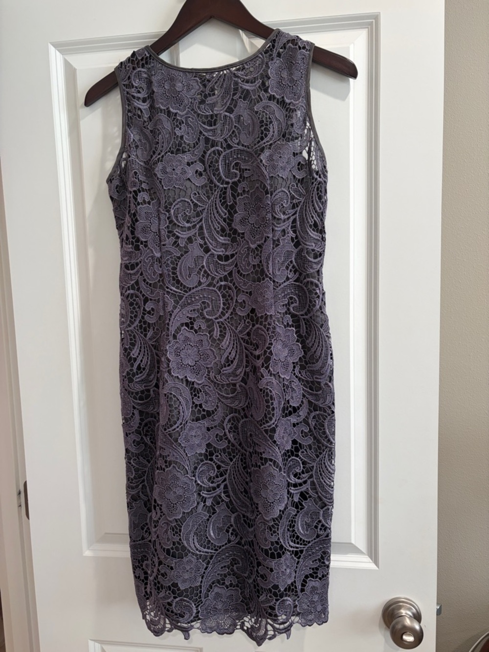 Adrianna Papell cocktail dress 8 silvery grey Sleeveless Lace Midi Dress EUC